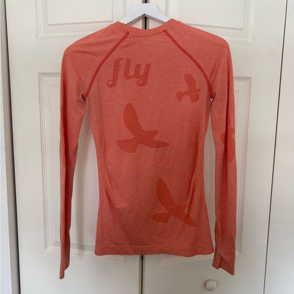 Oiselle Wings Out Long Sleeve Top Activewear Work Out Top Thumbholes Size Small - Picture 7 of 7